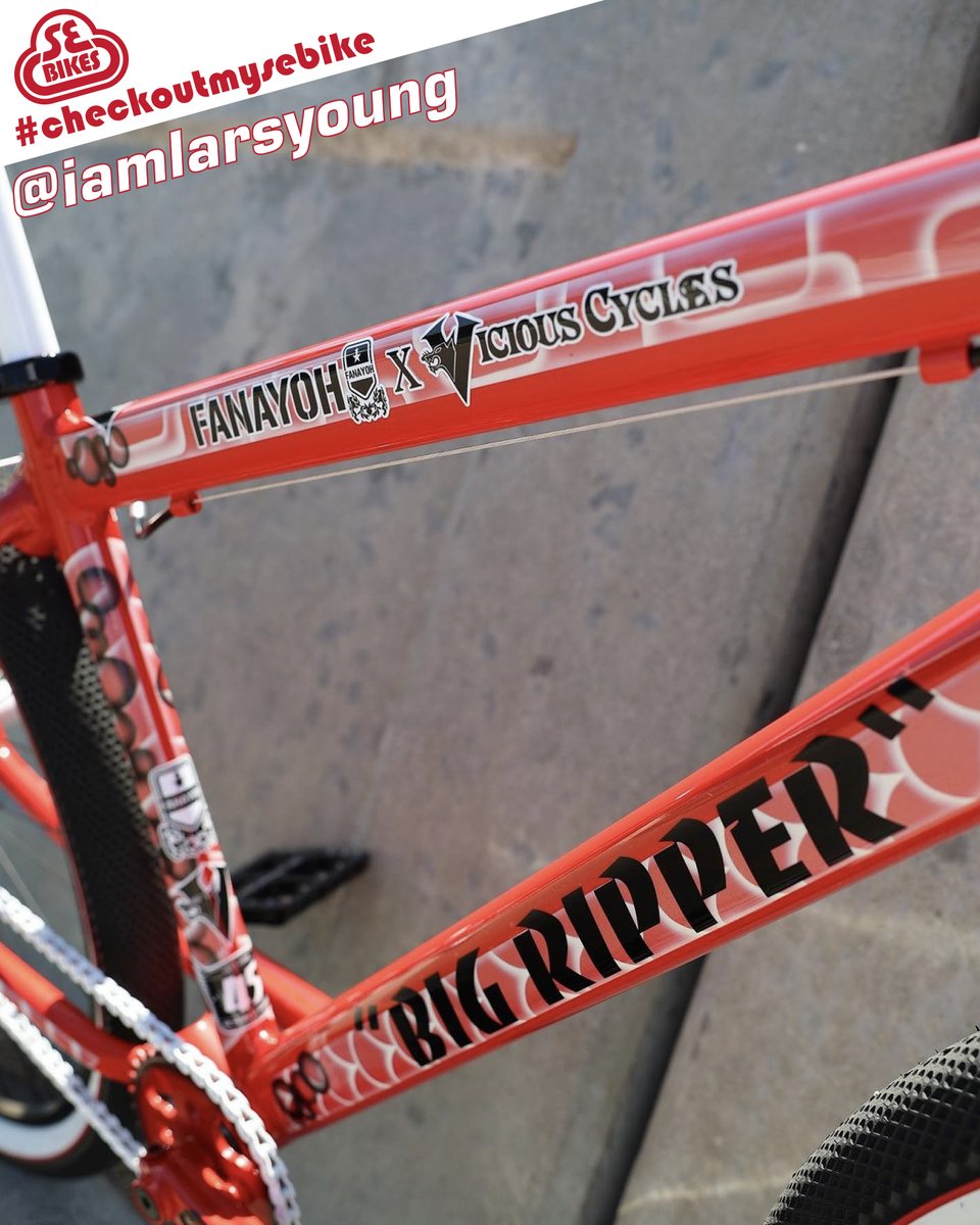 We wonder how many #sebikes <a href="/iamlarsyoung/">Lars "Mr. FANAYOH" Young</a> has customized over the years. He’s constantly got dope builds including this hand-painted #bigripper. We saw this bike in person the other week &amp; photos don’t do it justice! 💪🏽 #checkoutmysebike #sebikeslife #bmxbike #bmx #bmxlife #29er