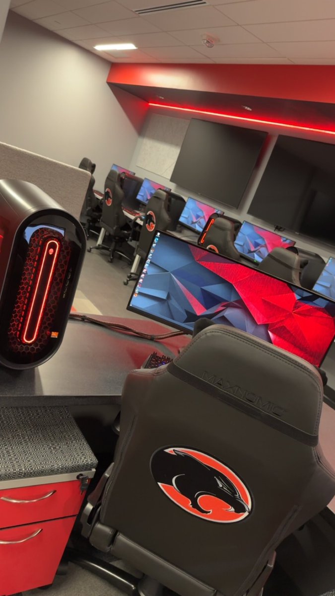 CristyMcCloskey's tweet photo. The new esports arena at Sewickley Academy! So exciting! #esports #sa #piea https://t.co/6X0Gr5qeyv