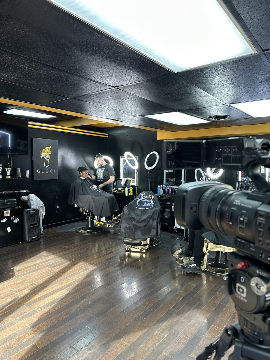 anahitajafary_'s tweet photo. House Of Cuts Barber Studio is offering free haircuts to Charlottesville High School students due to CHS cancelling classes. @NBC29 https://t.co/THCt2P8vlx
