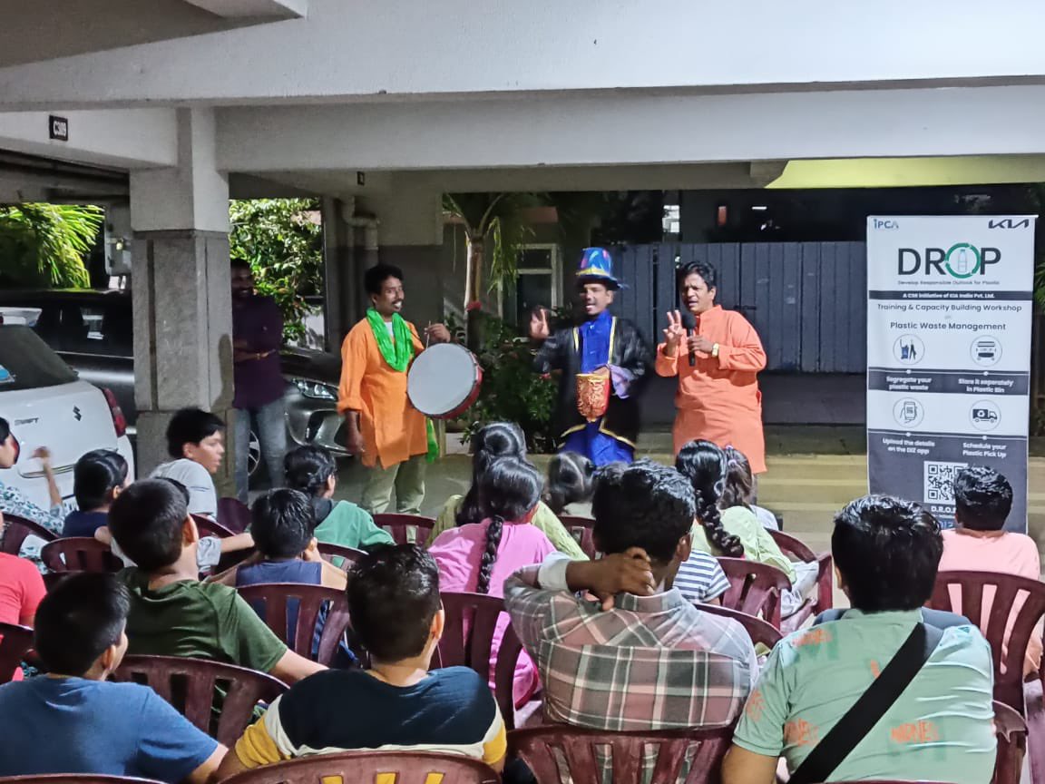 ipcaworld's tweet photo. We are opting for engaging activities like street plays to disseminate awareness about responsible consumption and disposal of plastic under project DROP, a CSR initiative of @KiaInd and implemented by IPCA.
.
.
#ProjectDROP #sourcesegregation #streeyplay #Awareness https://t.co/OVPPdq3C5P