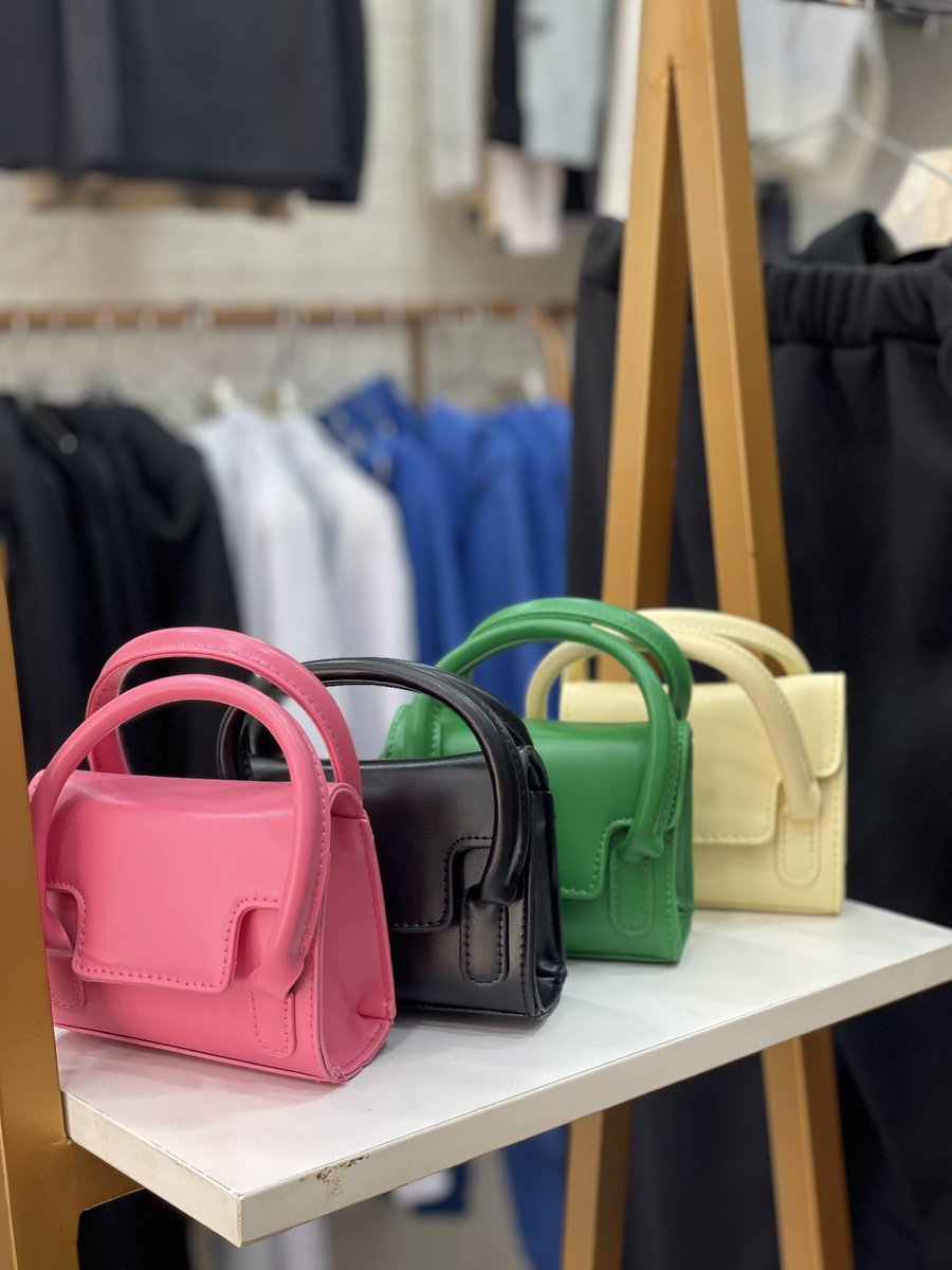 These mini designer bags are itttt🔥🔥🔥
Price range 40-65k

Call/WhatsApp 0774128751 for any delivery inquiries or visit us at kooki tower level 7 shop706b