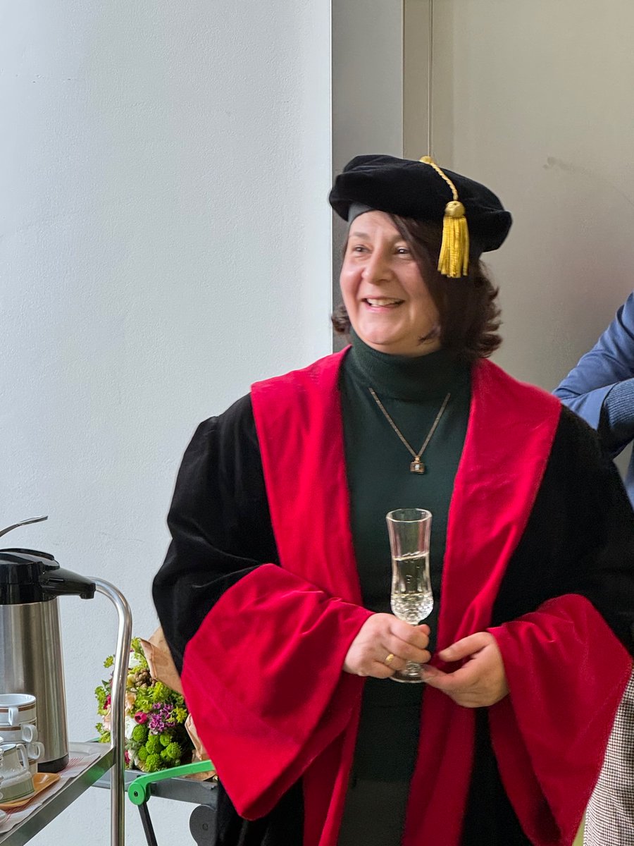 History of Medicine (@histmedhhu) on Twitter photo Herzlichen Glückwunsch @RolfesVasilija , ab heute Dr. Rolfes <a href="/HHU_de/">Heinrich-Heine-Universität Düsseldorf</a> <a href="/UniklinikDUS/">Uniklinik Düsseldorf</a> mit einer Arbeit zu artifiziellen Reproduktionszukünften 👏🍾 Herzlichen Glückwunsch @RolfesVasilija , ab heute Dr. Rolfes <a href="/HHU_de/">Heinrich-Heine-Universität Düsseldorf</a> <a href="/UniklinikDUS/">Uniklinik Düsseldorf</a> mit einer Arbeit zu artifiziellen Reproduktionszukünften 👏🍾