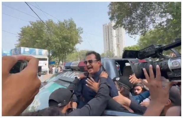 شیر کی ایک دن کی زندگی گیدڑ کی سو سالہ زندگی سے بہتر ہے۔ 

سندھ کے صدر حلیم عادل شیخ مسلسل عدالتوں میں جھوٹے کیسز بھگت رہے ہیں۔حلیم عادل شیخ مرد مجاھد ہے اور ڈٹ کے مقابلہ کر رہے ہیں۔

عمران خان سے زیادہ کوئی اہم نہیں لیکن وہ مقابلہ کر رہے ہیں جیل سے مسلسل پیغام بھیجوارہے