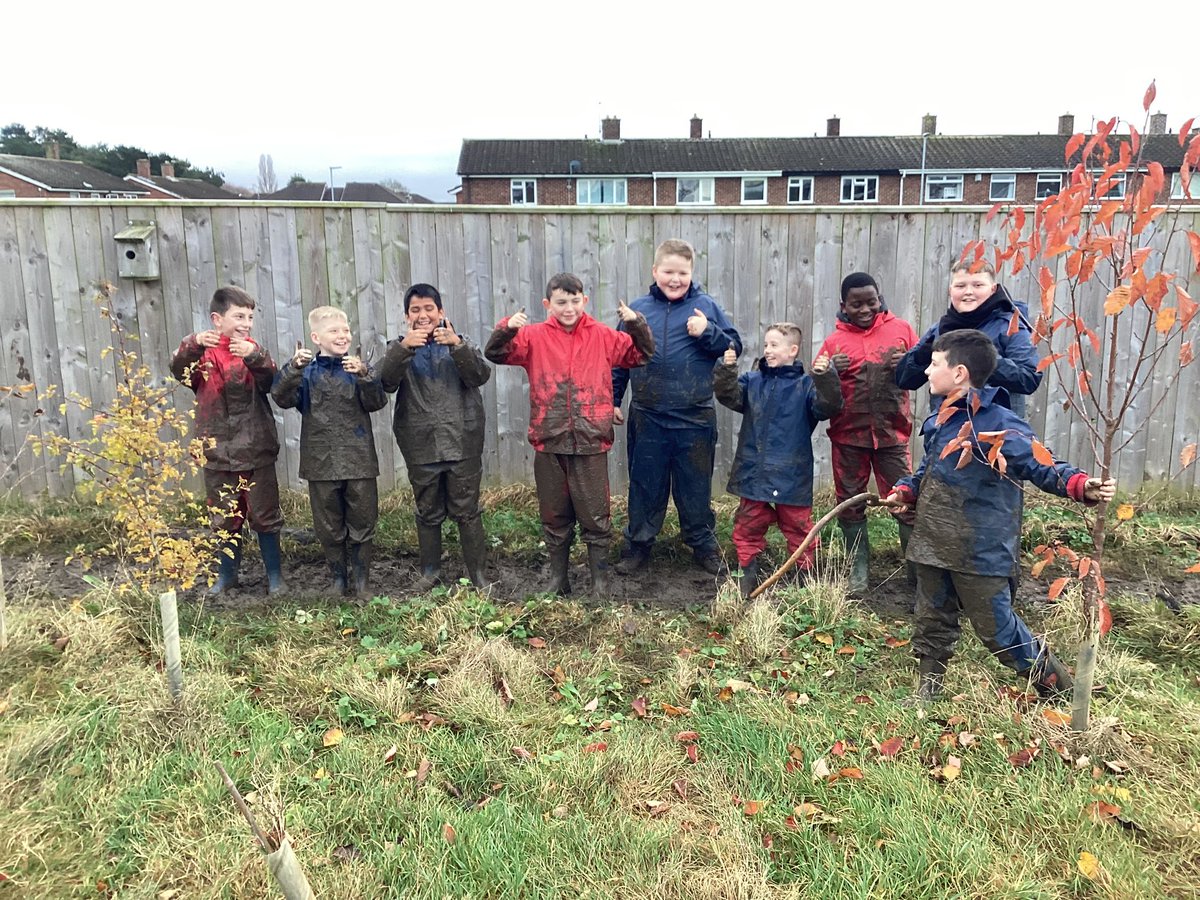 Jumping in muddy puddles
#harrowgateacademy #harrowgateacademyforestschool
