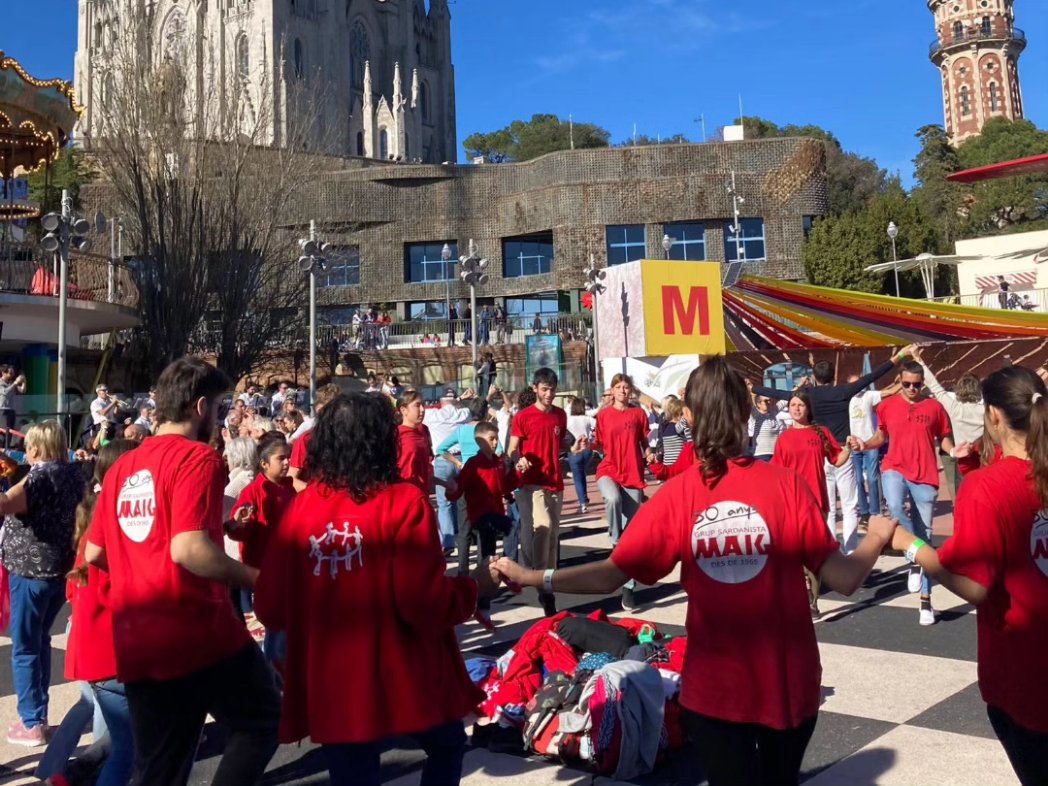 El <a href="/grup_maig/">Grup Sardanista Maig</a> va canviar el seu lloc d'assaig el dissabte 18 de novembre per anar al <a href="/parctibidabo/">Parc d'atraccions Tibidabo</a> per celebrar el seus 122 anys 🎠🎡🎢
#sardanes #culturapopular #tibidabo