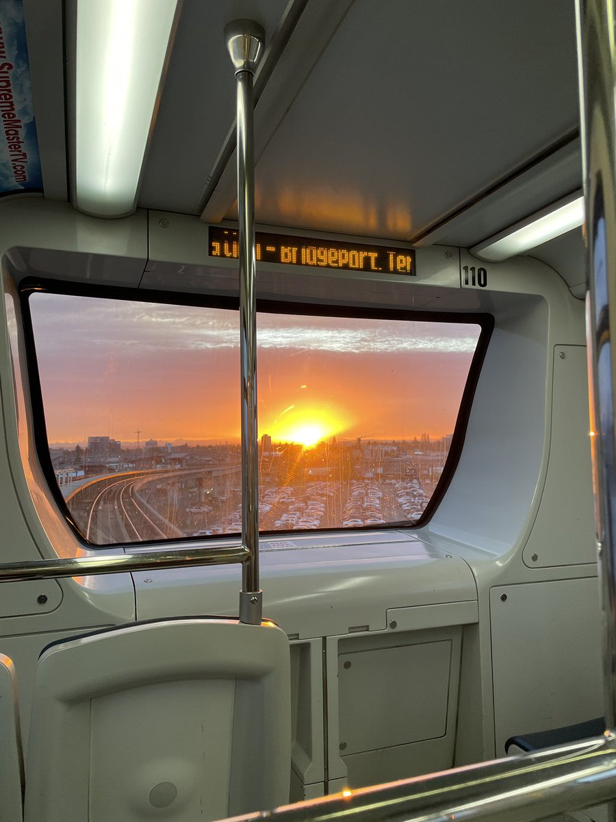 mmgreid's tweet image. From #SeaIsland to downtown on @TransLink #CanadaLine this morning for work. Beautiful views…but also please clean the windshield 🤷🏼‍♂️