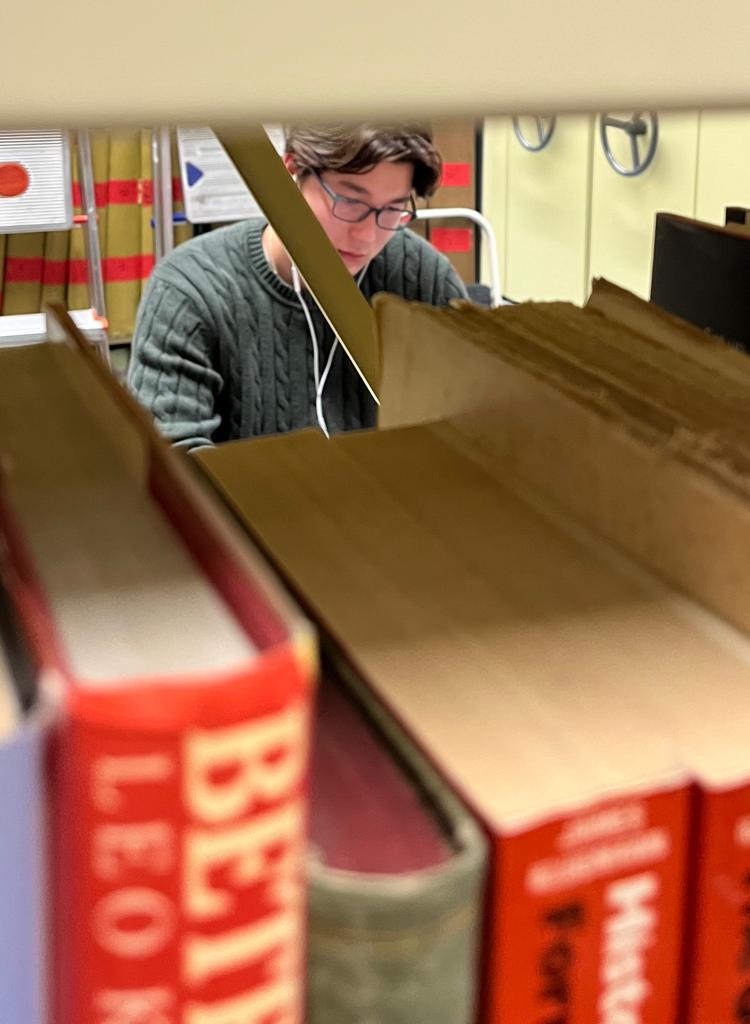SidBrint's tweet photo. 🔛En Kenji Moriuchi l'#estudiant de #CASA Consortium for Advanced Studies Abroad que fa pràctiques a @bibrepublica amb la base de dades de @sidbrint ha començat les transcripcions en anglès de les entrevistes a brigadistes internacionals de l'#arxiu Oral Harry Owens 📼 https://t.co/PwnRKUhj6P