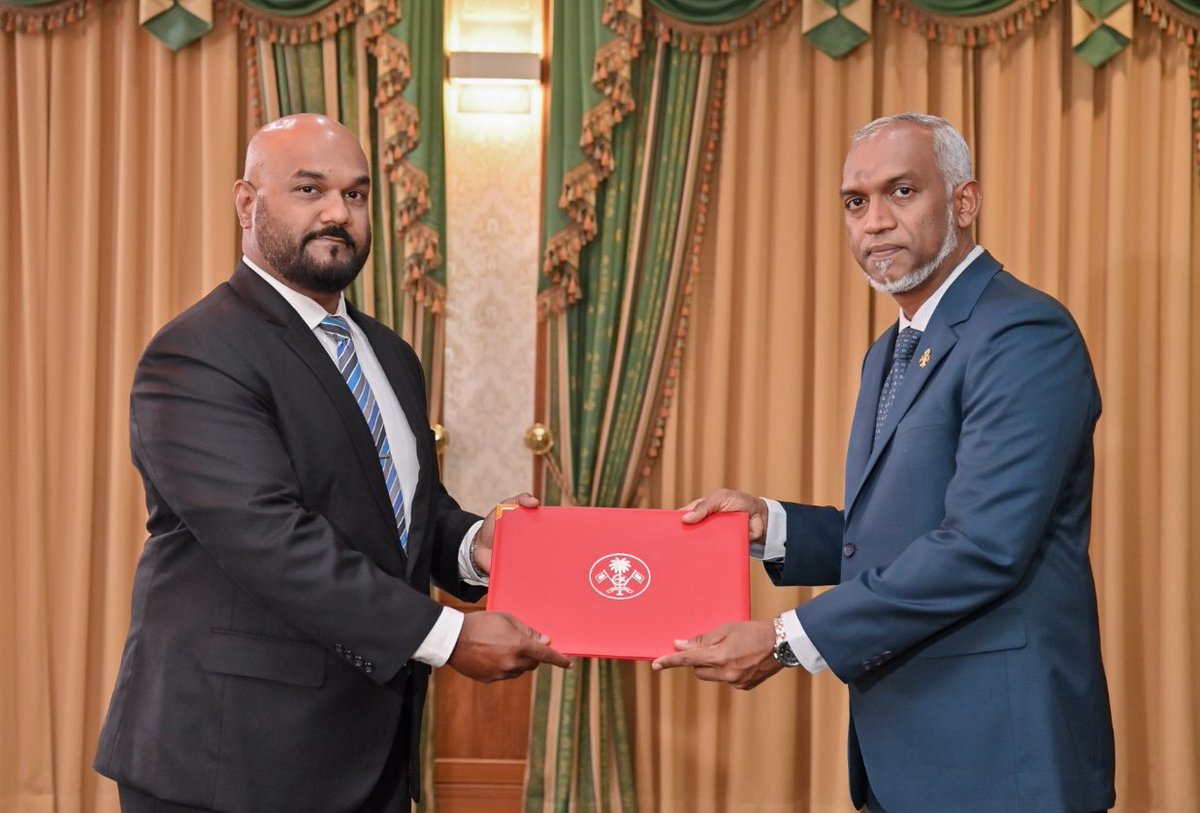 m_manday's tweet photo. Congratulations &amp; Welcome to the team Customs Sir! @yoosufmaaniu https://t.co/OhzREcNyfB
