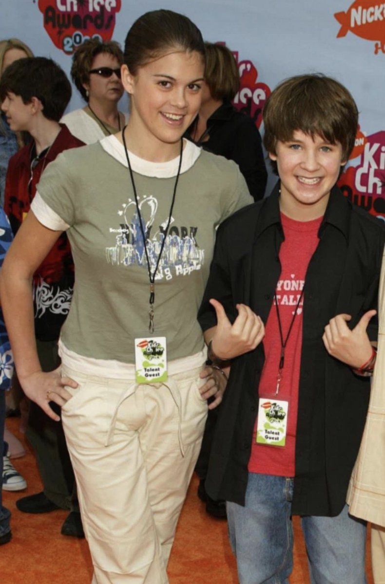 WeHitThose__9's tweet photo. None gambling post.

CAN NOT believe these two were getting down between scenes and I was innocently watching as an 8 year old not knowing shit lmfaoooo https://t.co/XI85kLXRcW