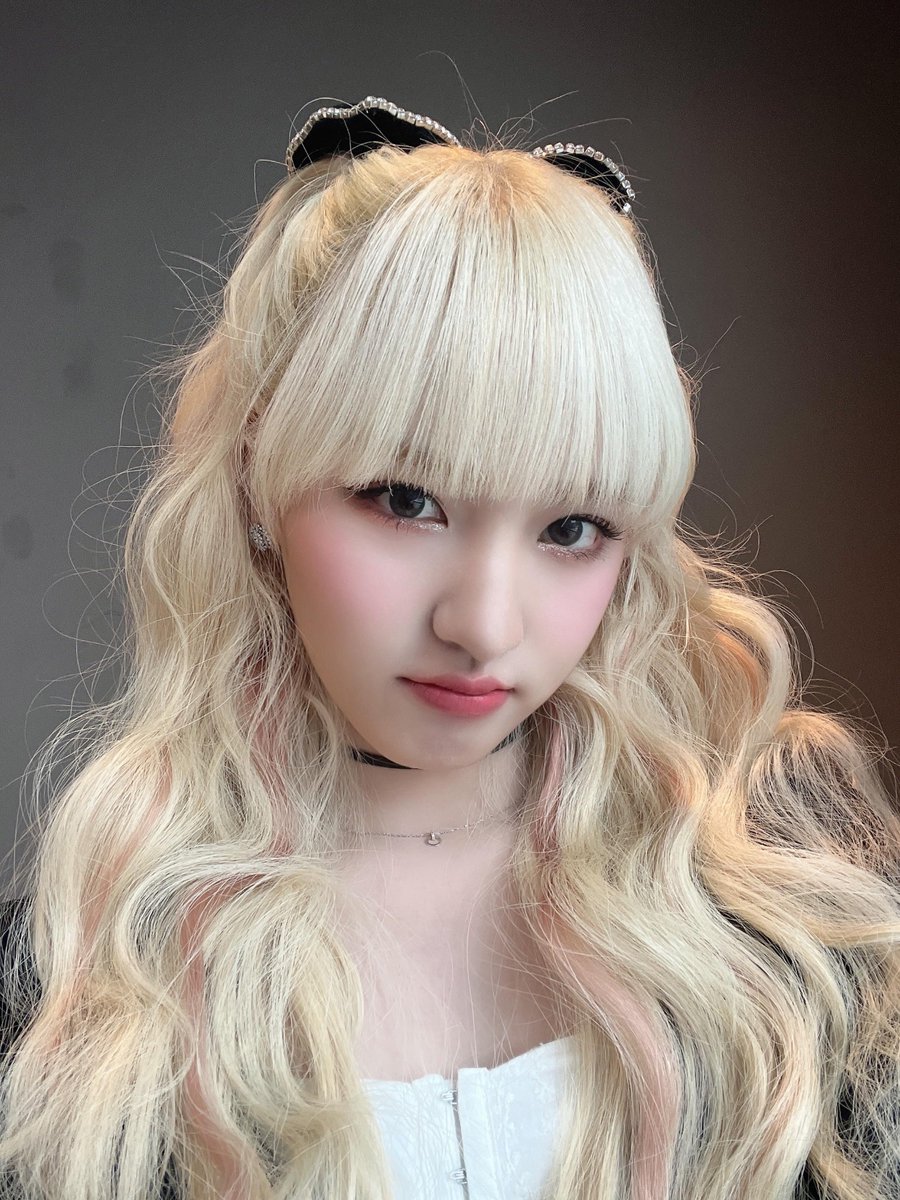 saranghaeive's tweet photo. 리즈야 내가 너의 생일을 축하한지 벌써 1년이 지났네 시간 참 빠르다
내가 정말 너를 사랑하고 할말이 참 많은데 너무 많아서 뭘 말해야할지 모르겠어 내가 리즈 뒤에서 항상 응원하고 있을게 앞만 보고 가다가 힘들면 뒤를 봐 내가 있을게 사랑해 리즈야 생일 축하해!🥳🎊
#리즈는_언제나_리즈시절 https://t.co/l1kxO6pkGR