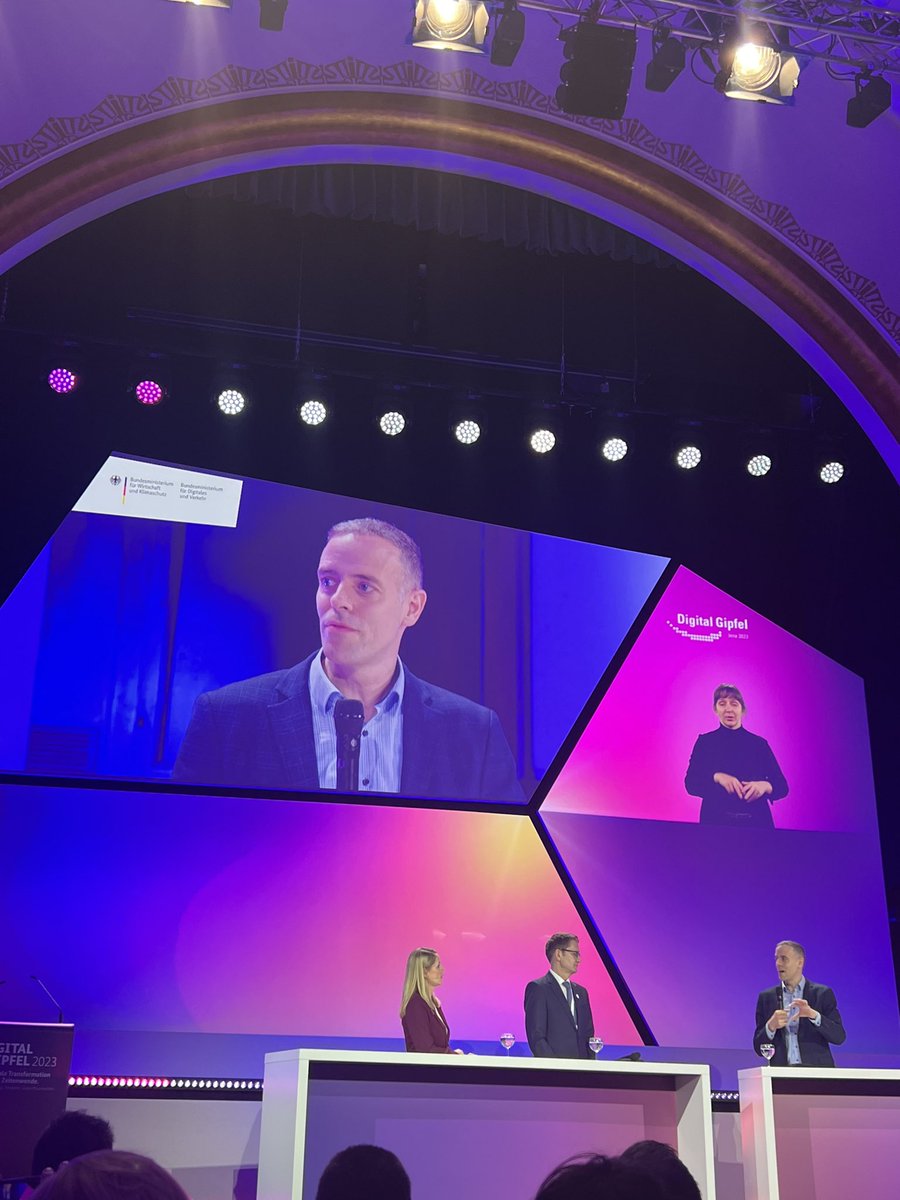 Juan Perea Rodríguez (@perearodriguezj) on Twitter photo Staatssekretär Markus Richter <a href="/cio_bund/">Markus Richter</a> aus dem <a href="/BMI_Bund/">Bundesministerium des Innern</a> und Staatsekretär Stefan Schnorr aus dem @bmdv sagen sehr deutlich IT-Sicherheit steht im Mittelpunkt aller Digitalvorhaben.
Das ist der Kern aller Themen.
Dazu wird betont dass Nutzerorientierung und aktive Nutzung Staatssekretär Markus Richter <a href="/cio_bund/">Markus Richter</a> aus dem <a href="/BMI_Bund/">Bundesministerium des Innern</a> und Staatsekretär Stefan Schnorr aus dem @bmdv sagen sehr deutlich IT-Sicherheit steht im Mittelpunkt aller Digitalvorhaben.
Das ist der Kern aller Themen.
Dazu wird betont dass Nutzerorientierung und aktive Nutzung