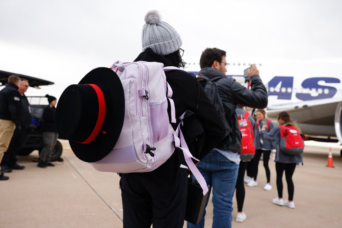 TexasTech's tweet photo. Big Apple bound! 🍎

🔴#TTU100 | #MacysParade⚫️ https://t.co/GDanXT6znu