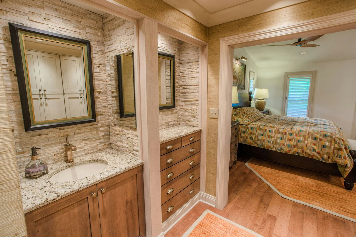 HouseRemodel's tweet photo. With a primary suite this sweet, why would you ever leave? 😍🛏️

Your sanctuary of relaxation and comfort awaits. Allow us to help you create the perfect place to unwind and escape from the world. https://t.co/Kj240H6p0B