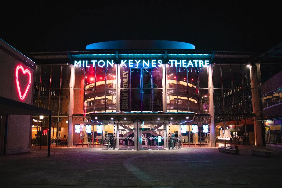 Are you heading to @MKTheatre this festive season? 🎭

Make your theatre trip extra special with an overnight stay at HLT, we're only a 2-minute walk from the theatre! 🙌
📸 @ratbxtch

#MiltonKeynesTheatre #HotelLaTour #VisitMK