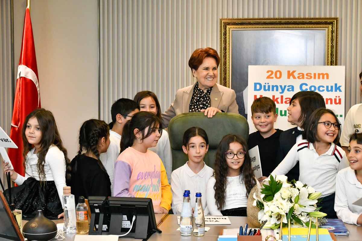 Genel Başkanımız Sayın <a href="/meral_aksener/">Meral Akşener</a> bugün,
 
Dünya Çocuk Hakları Günü vesilesiyle Genel Merkezimizde çocuklarımızı misafir etti...

İYİ Parti olarak bizler;

Cumhuriyetimizin en değerli amaçlarından birinin de bütün çocuklarımızın hayallerine kavuşmasını sağlamak olduğuna