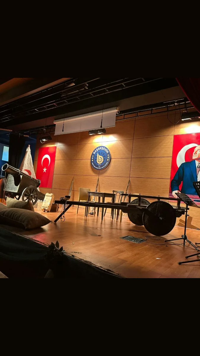 Yüzüncü yıla itafen Tiyatro bölümü öğrencilerimizin ilk oyunu.
<a href="/tcmeb/">Millî Eğitim Bakanlığı</a>