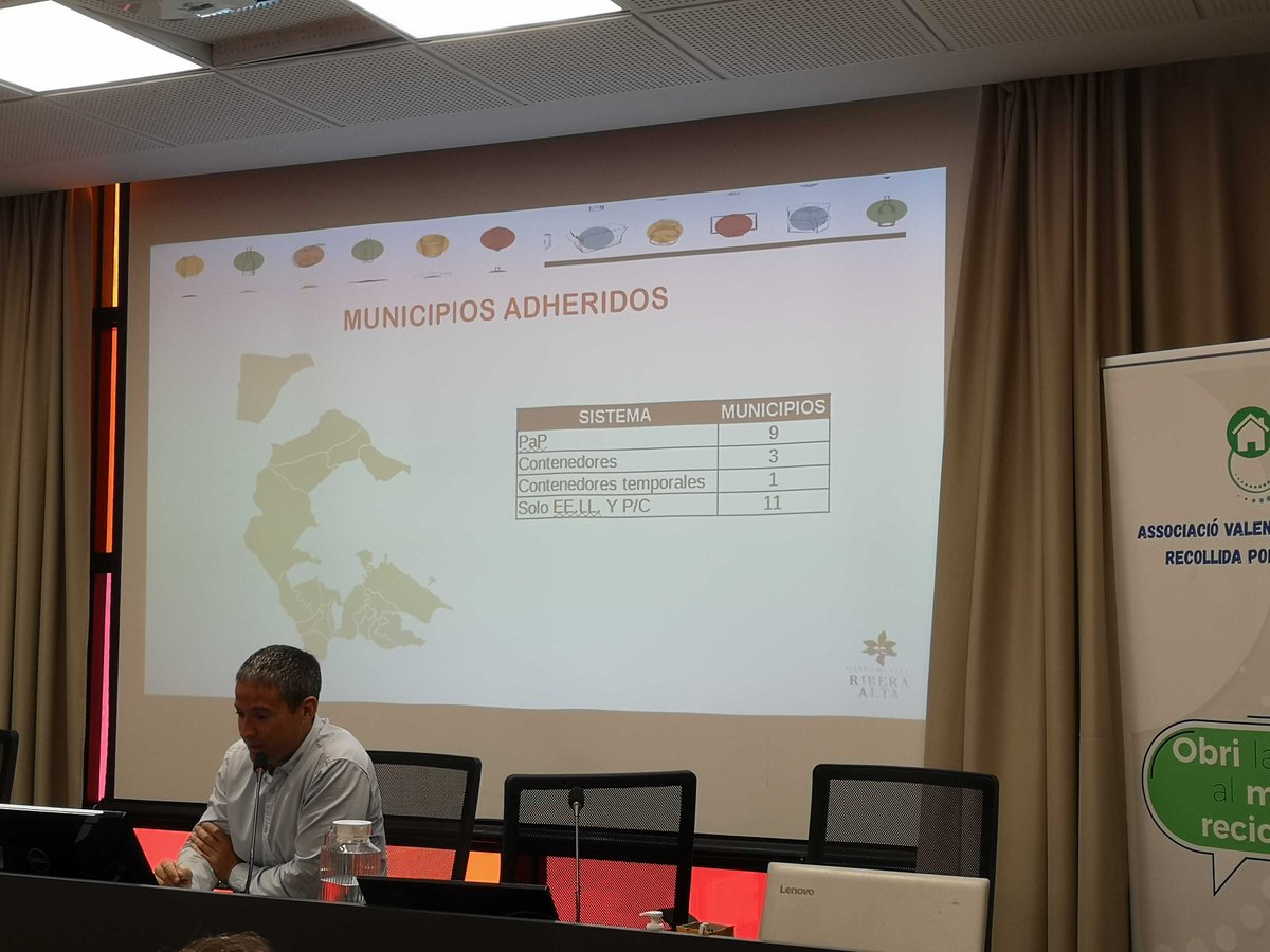 This morning we had a full house on our third Technical Conference in Spain. Some pictures from Alzira, Valencia, where we talked about the zero waste transition, inviting local examples of best practices. #zerowaste #zerowastecities #zerowastebusinesses
