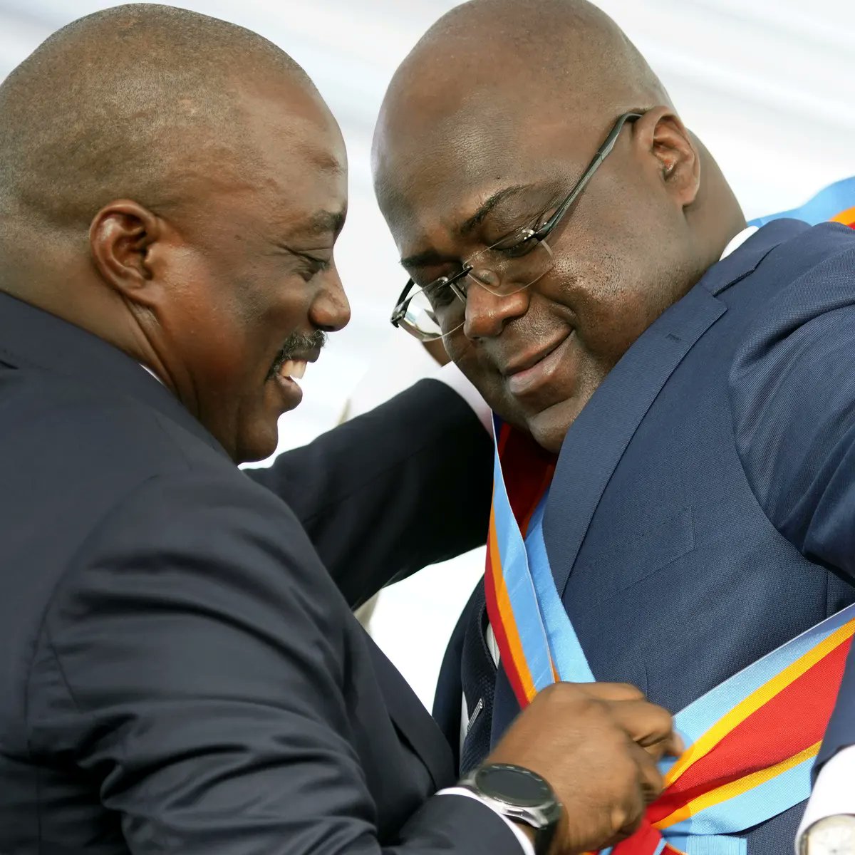 En tout cas, reconnaissons au moins une chose... Le président Tshisekedi est un gars ultra compétitif!

A lui seul, il rivalise avec, <a href="/Arsenal/">Arsenal</a>, <a href="/PSG_English/">Paris Saint-Germain</a> et <a href="/FCBayernEN/">FC Bayern</a>, ces grandes équipes européenes qui font la promotion du Rwanda 🤡 #VisitRwanda.

Le slogan de sa campagne,