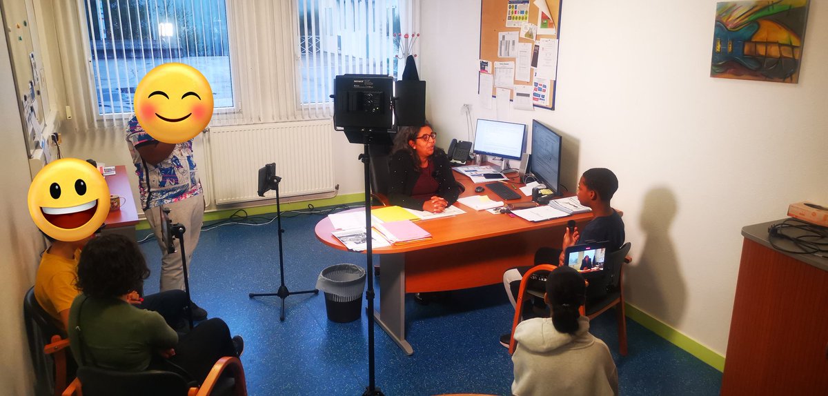 Classe Médi@s (@classemediasmlv) on Twitter photo Aujourd hui itw de Mme Terzi Belveau notre nouvelle principale.
1er Tweet d'Axel, Gonçalo, Ali, Amira et Laureen. <a href="/ouahmane_omar/">Omar Ouahmane</a> <a href="/MBroustail/">Maryse Broustail</a> @ehuver <a href="/stephanegeneste/">Stéphane Geneste</a> <a href="/clemiversailles/">CLEMI Versailles</a> Aujourd hui itw de Mme Terzi Belveau notre nouvelle principale.
1er Tweet d'Axel, Gonçalo, Ali, Amira et Laureen. <a href="/ouahmane_omar/">Omar Ouahmane</a> <a href="/MBroustail/">Maryse Broustail</a> @ehuver <a href="/stephanegeneste/">Stéphane Geneste</a> <a href="/clemiversailles/">CLEMI Versailles</a>