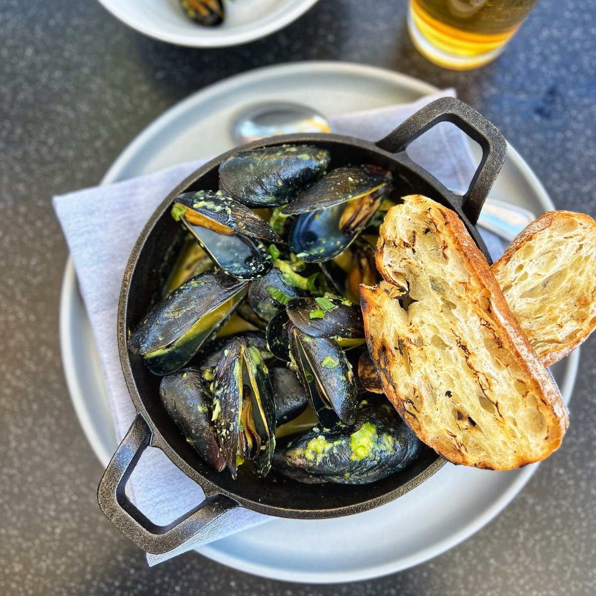 Mussel-ing our way through the week! 🙌 #musselmondays

𝘗𝘌𝘐 𝘔𝘜𝘚𝘚𝘌𝘓𝘚 𝘤𝘰𝘤𝘰𝘯𝘶𝘵 𝘮𝘪𝘭𝘬, 𝘨𝘳𝘦𝘦𝘯 𝘤𝘶𝘳𝘳𝘺, 𝘤𝘳𝘰𝘴𝘵𝘪𝘯𝘪

#raleighnc #raleighrestaurants #919eats #raleigheats #raleighfoodpics #raleighfood #mussels