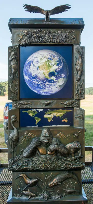 ausar_the's tweet image. More Zoobooks-adjacent stuff. John Bonnett Wexo, the author of Zoobooks, created limited edition bronze sculptures featuring wildlife and images of the Earth. There are even a couple parts where extinct fauna (particularly dinosaurs and prehistoric mammals) are depicted.