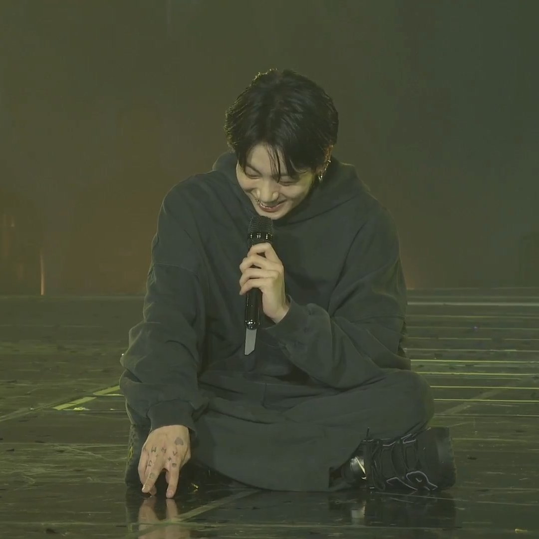 ThaoCookies's tweet photo. Jungkookie của chúng mình đã làm rất tốt,  hãy nghỉ ngơi thật tốt nhé !!
#GOLDEN_JungKook #JungKook #GOLDEN @BTS_twt https://t.co/rjCrIQAx7C