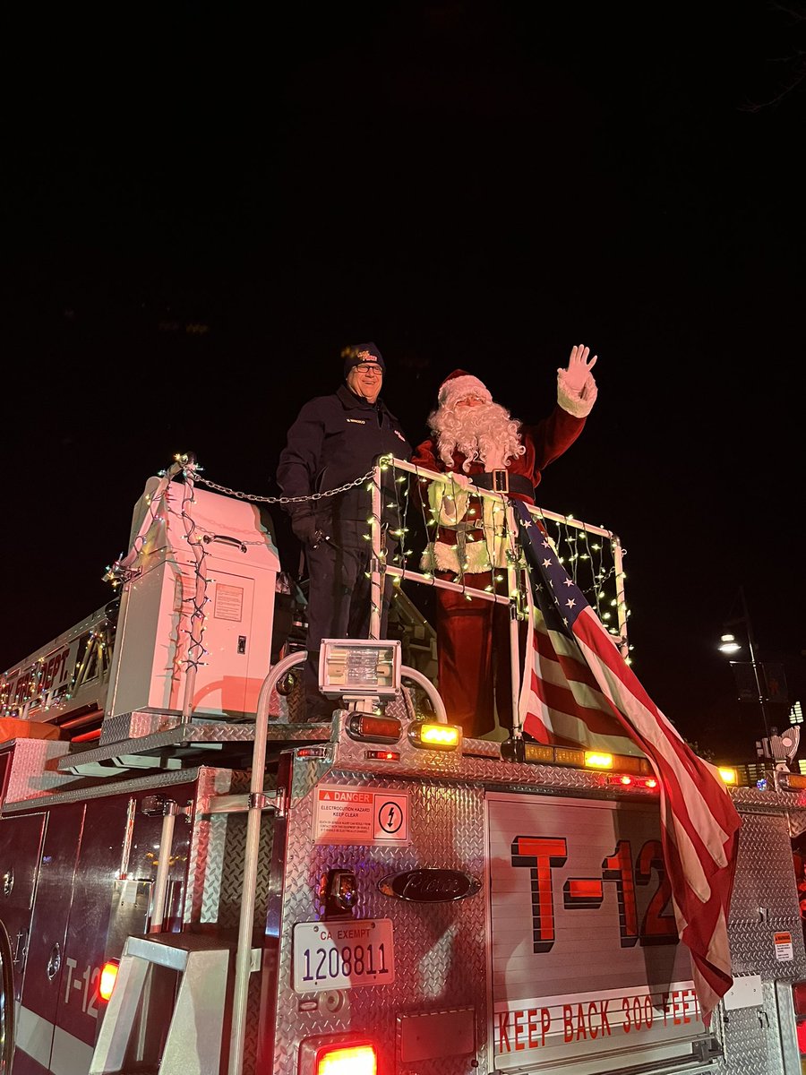 Last night I had the honor in assisting to bring this fine gentleman to town much to the delight of the Yountville community. The crew of Engine and Truck 12 did an amazing job of decorating the engine and giving tours for the kids. #YountvilleTreeLighting