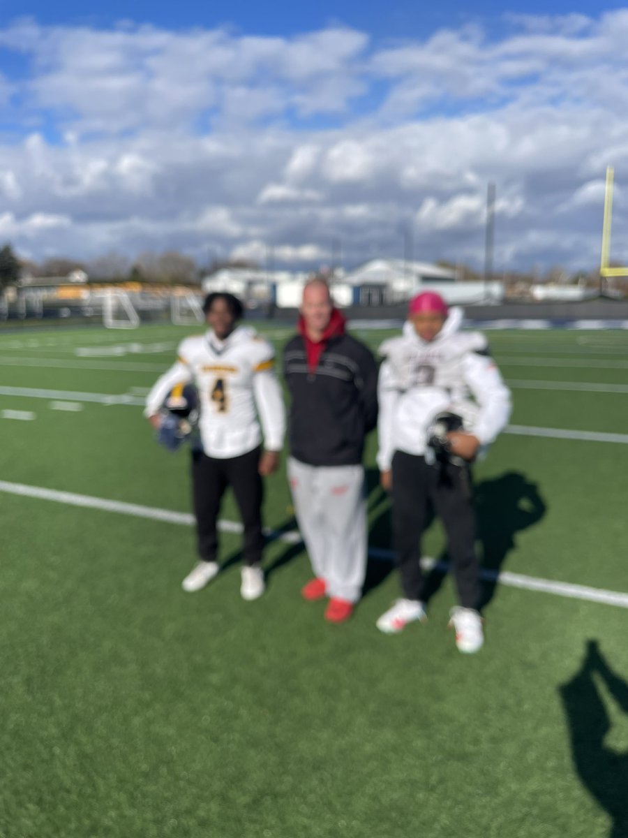 Gateschili_FB's tweet photo. Thank you Coach Johnson for volunteering your time to coach the West special teams and RB’s. Enjoy the blurry pic! https://t.co/tvIfcZckkP