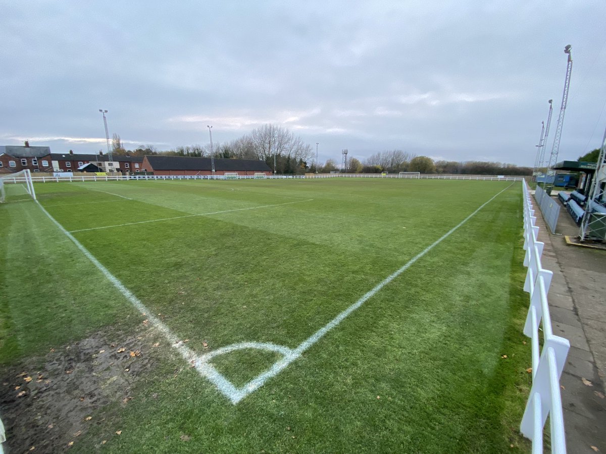 CarelFourie015's tweet photo. Battered and bruised after a weekend’s round of games @1902Hsfc 🌱⚽️
Clean up followed by #seamacproturffe #ascoflex and the other half of @HeadlandAmenity #multigreen put down 👌🏻👀
Dry weather incoming/temps falling next week 🥶 so making the most of it @utdcos @DennisMowers https://t.co/LbCpbvxxQl