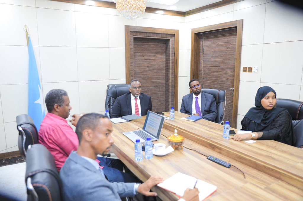 Invest_Somalia's tweet photo. Director of @Invest_Somalia, at @MoPIED_Somalia, Mohamed Dubo, &amp; team accompanied by Director of Planning Muse Mohamed had a meeting with a Sudanese investor who intends to set up a Radiotherapy Center in Somalia to provide early detection &amp; treatment of various types of cancer. https://t.co/tyqh2USX9D