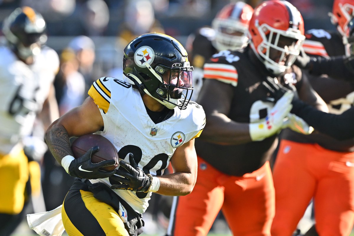 NFLonCBS's tweet photo. Most yards per rush this season among qualified RB

Jaylen Warren               6.2
Raheem Mostert          5.3
Jahmyr Gibbs                5.2
James Conner               5.1 https://t.co/whctNAZOLW