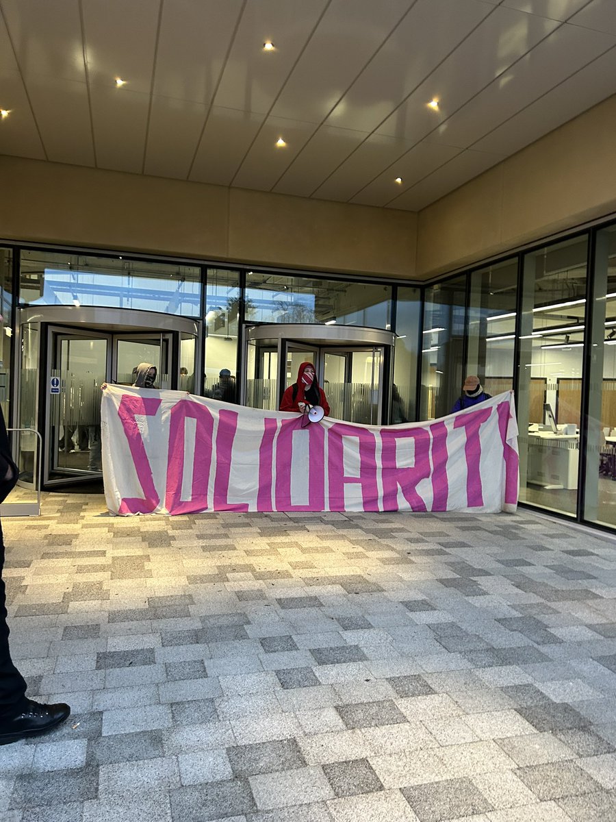 #BREAKING: the opening ceremony of The Wave, the newest building at @sheffielduni has been interrupted by a #Palestine solidarity protest