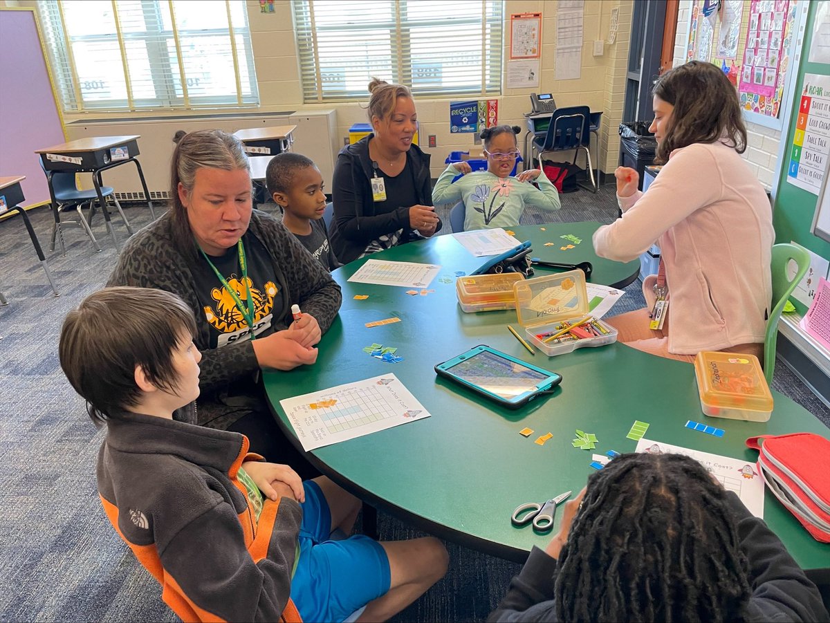 GaleBaileyES's tweet image. Big thanks to Dr. Lowndes &amp;amp; Ms. Wilson for their visit to Ms. Johnson’s class, where she brilliantly integrated Space Foundation’s teachings into her curriculum. 🚀✨ 🦁#Education #Innovation #Learningforeveryone