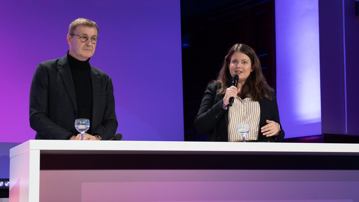 BMV's tweet photo. Wir machen #Verwaltungsdigitalisierung nicht aus Spaß an der Freude: Wir wollen einen leistungsfähigen Staat und machen es für die Demokratie, so @anncathrin87 beim #Digitalgipfel. #Digitalisierung #Verwaltung #Digital https://t.co/8Ai3dmaRyk