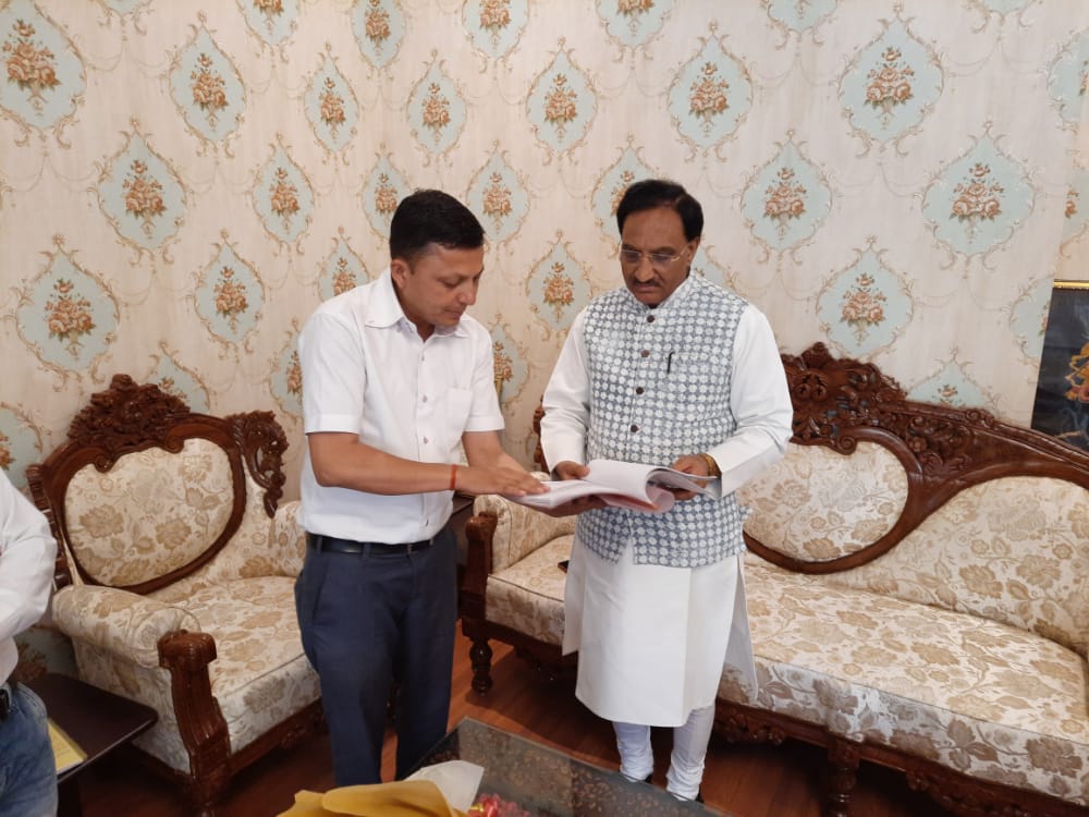 NandanBohara13's tweet photo. पूर्व मुख्यमंत्री उत्तराखण्ड सरकार, पूर्व केन्द्रीय शिक्षा मंत्री भारत सरकार आदरणीय श्री रमेश पोखरियाल निशंक जी का NIOS D.El. Ed. संगठन की ओर से बहुत-बहुत आभार व धन्यवा।🙏
@DrRPNishank https://t.co/SdChiLGjKo