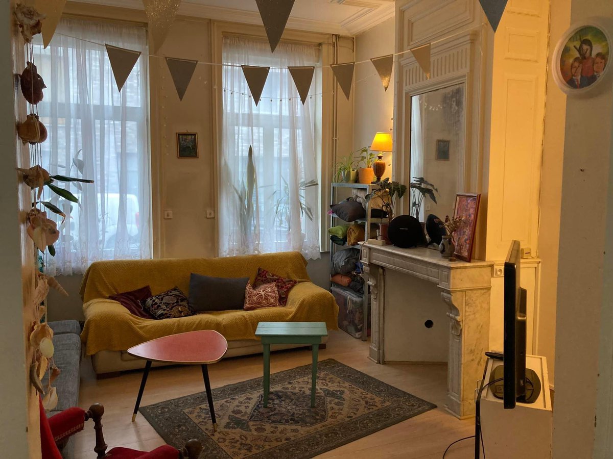 NympheFleurie's tweet photo. 🌱URGENT CHAMBRE À LOUER DANS UNE COLOC🌱
pas de mec cis
Une chambre se libère dans notre grande coloc de 6 personnes, située à lille Nous cherchons donc quelqu’un.e pour l’occuper à partir du 1er décembre. 
Nous ne souhaitons pas de mec cis (y’en a déjà deux, c’est suffisant) https://t.co/SLl1aN3fMc