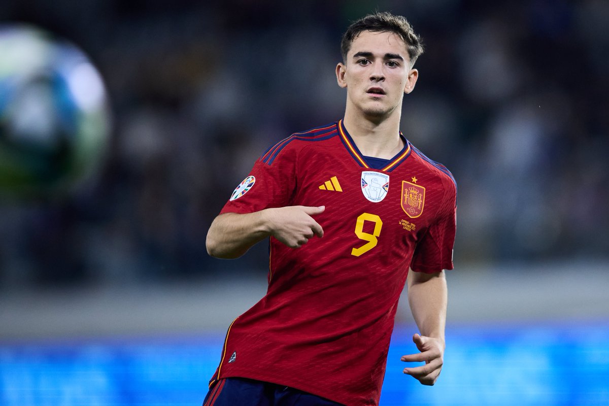 Siempre nos has demostrado tu fuerza y esta vez lo harás de nuevo.

Volverás siendo aún mejor futbolista, porque mejor compañero y persona es imposible, y toda la familia de la <a href="/SEFutbol/">Selección Española Masculina de Fútbol</a> te estaremos esperando. 

MUCHO ÁNIMO, GAVI. Te queremos.

#VamosEspaña | #EveryoneWithGavi