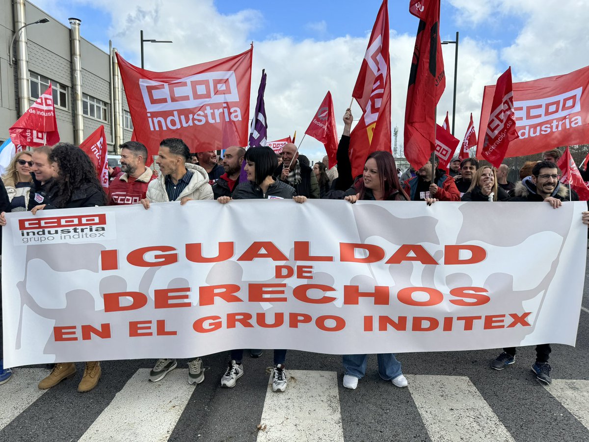 Agora mesmo, acceso cortado a INDITEX na súa sede en Arteixo, CCOO Industria esixe ó Grupo Inditex que se sente a negociar un acordo Marco que iguale dereitos en tódolos centros de traballo.