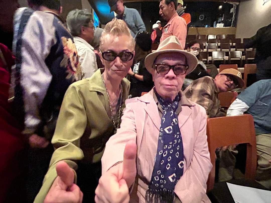 Rockajun3's tweet image. 二子玉川ジェミニシアター
ハラサマキチさん率いる
🎙ゴーゴーマーチャンズ
🎙スラカワホットブラザーズ
ゲストに後藤直樹さん❤
客席には本物のジェームス藤木さん❤
何度もライヴは観てもらってますが、ご本人の前でご本人の曲を何曲もやるのはいまだに緊張しちゃいますw
#cools
#ジェームス藤木