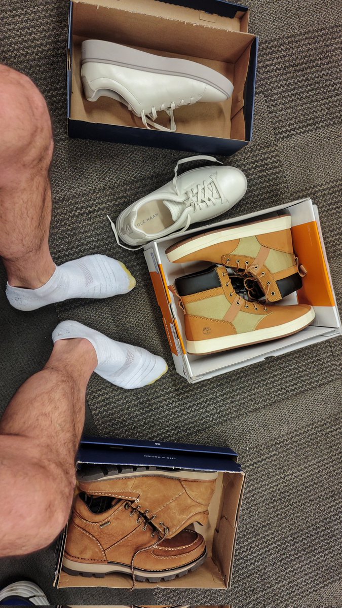 RRN3's tweet photo. Which should I buy?? #Shoes
#sneakerhead #malefeet #guysinsocks https://t.co/Xb5yNpQ68Z