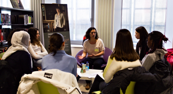 Vous connaissez une lycéenne douée en maths et vous voulez l'encourager ? 🤸‍♀️ Inscrivez-la à la Journée @FillesEtMaths ! Cette journée à pour but d'encourager les lycéennes à s'orienter vers les études scientifiques. 👉 RDV à @ENSdeLyon le 30/11 /2023 : lnkd.in/e7QwiSvW