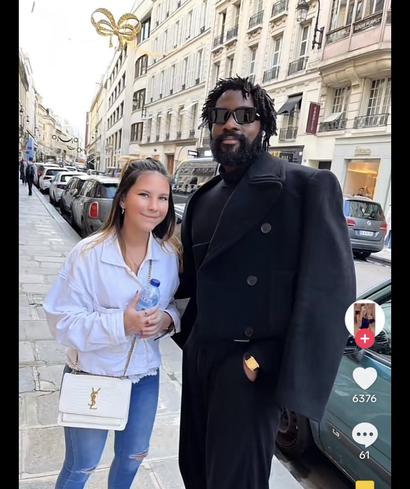 📸DAMSO est actuellement à Paris. 

Il pourrait être présent lors du concert de HAMZA à BERCY mercredi