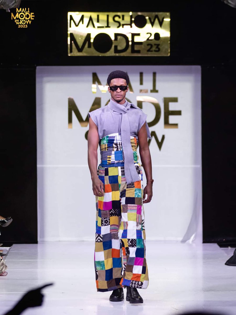 willsanwidi's tweet photo. #𝗠𝗠𝗦𝟮𝟬𝟮𝟯  avec la Marque #JK_dressing ✨au #MaliModeShow défilé du Grand Show à Azalaï Hotel Bamako.

📷 KOKEM SHOOT
𝗠𝗮𝗸𝗲-𝘂𝗽: Salon Specifics 
𝗛𝗮𝗶𝗿: Génération Nappy https://t.co/VtE4W2VsO4
