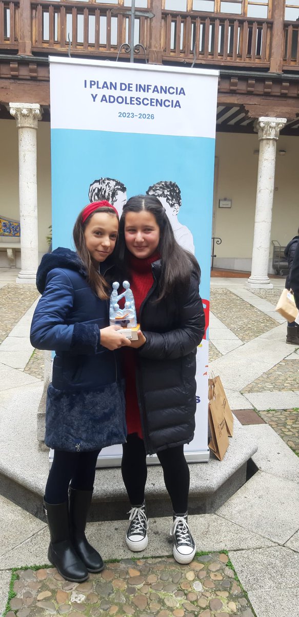 CeipMelquiades's tweet photo. La @Dip_Va reconoce la labor de los Centros Referentes en Educación de Derechos de la Infancia de @unicef_es de la provincia de Valladolid en un acto en el que los niños y niñas son protagonistas. Nuestro centro es uno de ellos
@educacyl @cabezondepisu @UNICEFCyL @cfievalladolid https://t.co/jbh6MfW4HV
