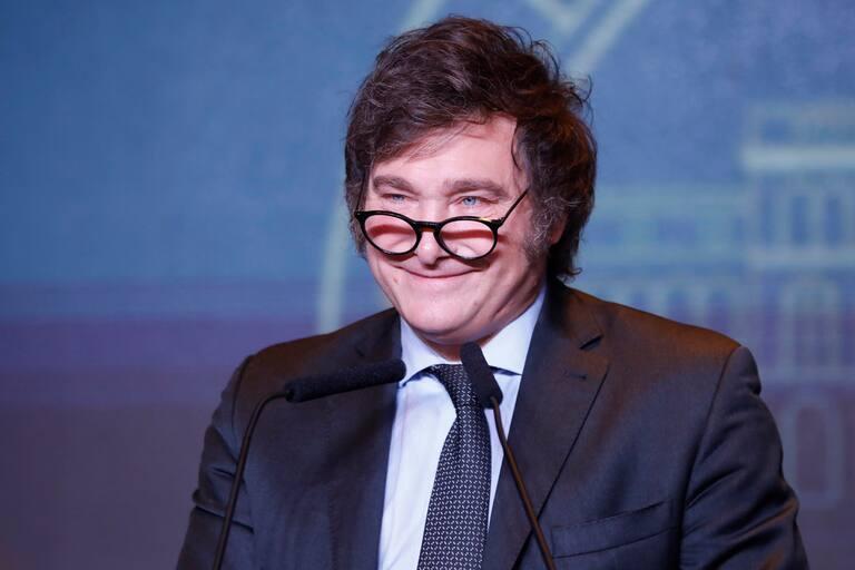 LANACION's tweet photo. Javier Milei aseguró que Sergio Massa “debería hacerse cargo del desastre que ha hecho” https://t.co/MgyAXeJK5c https://t.co/lSGQ0hUwzK