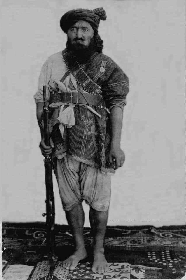 pashtonzoy's tweet photo. تاريخ:
ببرک خان ځدراڼ، هغه لوی انسان چي په ۱۹۱۹ع کال کي يې له انګرېزانو سره په دريمه جګړه کي د ۴ زره خوستيانو مشري پر غاړه لرله.
ببرک خان ځدراڼ د هيواد د خپلواکۍ اتل غازي امان الله خان ته يو له نږدې او وفاداره کسانو شمېرل کېده. https://t.co/gHnvXdfGGR