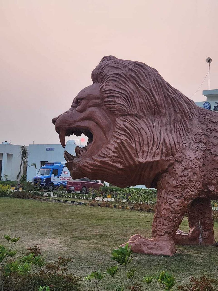 रवि भक्ष लियों सिंह🦁

#Faridabad #Lion #रविभक्षलियोंसिंह #RaviBhakshLiyoSingh