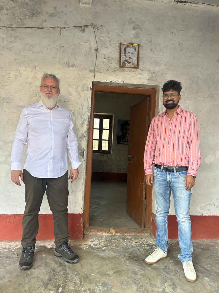 astik_mishra's tweet photo. Welcome Mr. @Darcy1968, Passionate Scholar, #Australia at the historical land #Motihari. 
Manifesting #GeogreOrwell will get it's due importance at his birthplace in upcoming years.
@Orwell_Society
@sanjaychanakya @Prof_Asheesh @Dm_Motihari @angad897 @DeySuprabha @MGCUBihar https://t.co/hqemxIyd84