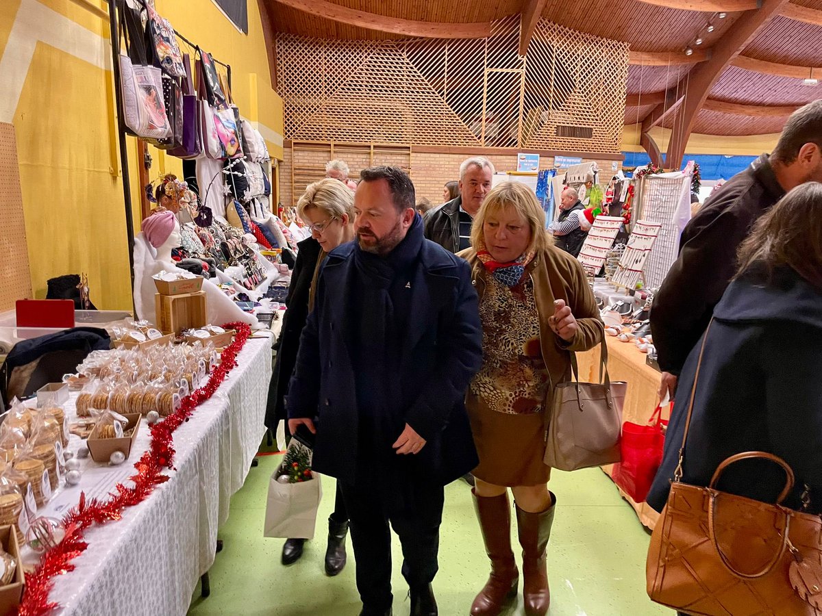 BrunoBilde's tweet photo. đ
đ» Un trĂšs beau marchĂ© de NoĂ«l hier, Ă #Violaines et en trĂšs bonne compagnie !
đđ» Bravo Ă lâĂ©quipe municipale pour lâorganisation et merci aux Violainois pour leur accueil toujours si sympathique. https://t.co/CFXca6dpaZ