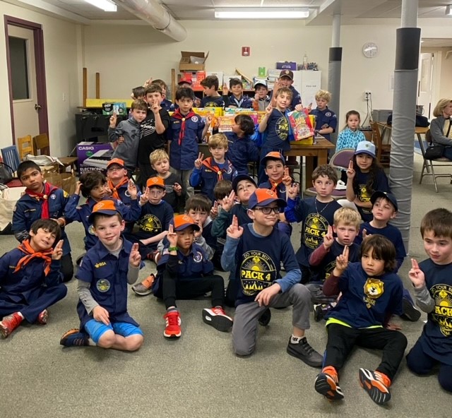 Thank you, Pack 4, for a successful food drive for the Council's Pantry!  97.5 lbs of cereal. Thanks for being great leaders and community helpers!

 #Pack4 
#communityhelpers 
#communityleaders
#NeighborsHelpingNeighbors